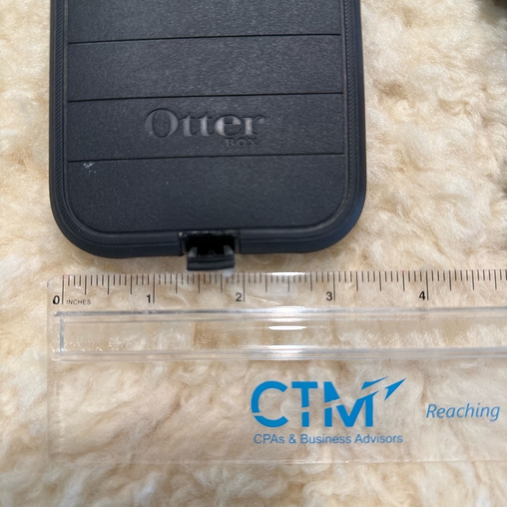 OtterBox Rugged Black Case with Clip - Picture 11 of 12